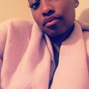 Meet your Posher, C'quoyia